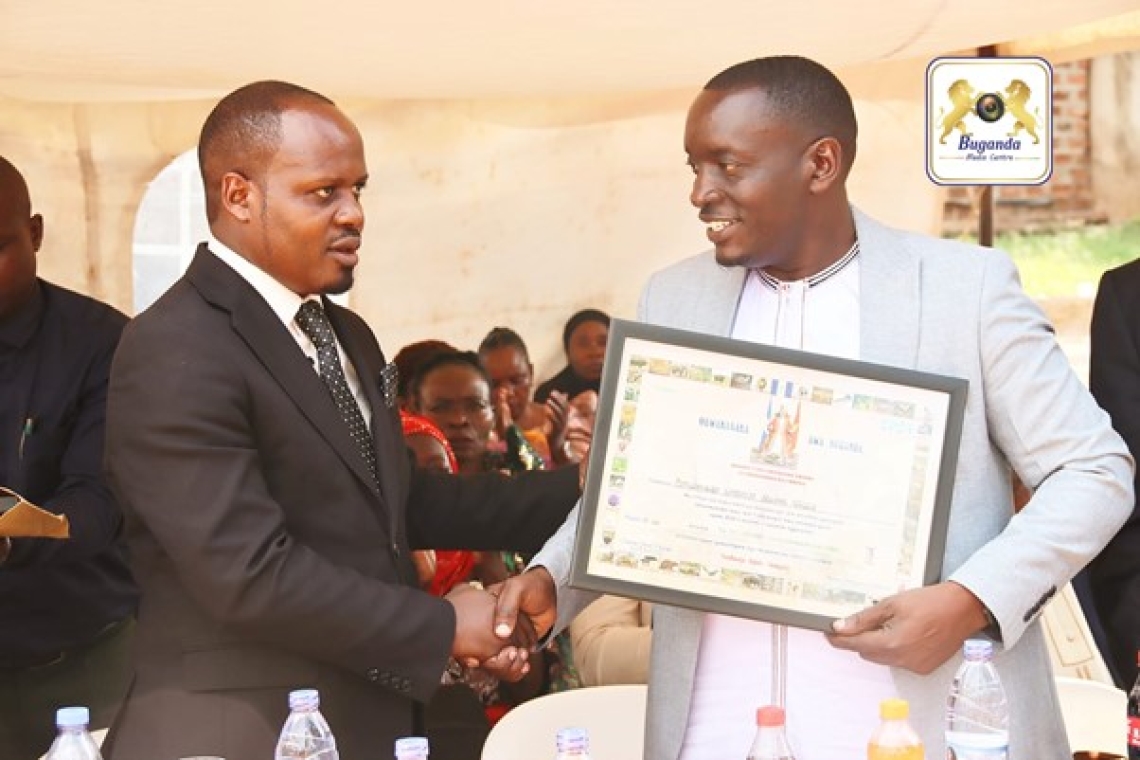Oweek Kazibwe Kitooke while Installing the Kabaka's representative Image
